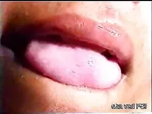 हॉट रेडहेड को हिंदी  ...