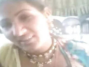 गहरे गले की वापसी हि ...