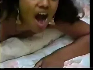 बड़े स्तन के साथ मोट ...