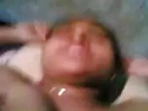 वह केवल उसके पैरों क ...