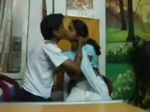 Airerose हॉर्नी टीन  ...