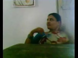 गहरी बिल्ली तेज़ हिं ...