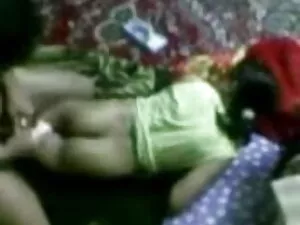 बड़ी गांड वाली लड़की ...