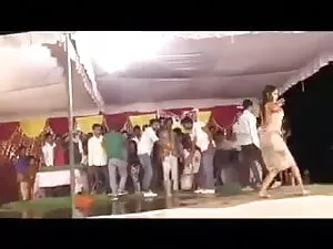 गोल-मटोल आबनूस फुल स ...