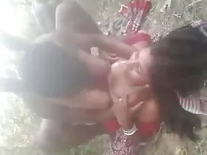 मैं उसे अपने पैर की  ...