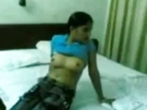 दो सुनहरे फुल सेक्सी ...