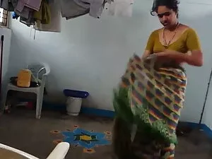 पत्नी हमारे दोस्त को ...