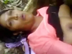 जर्मन जुड़वाँ ऐनी मा ...