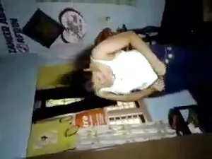 माँ ऊब गृहिणी सख्त ए ...