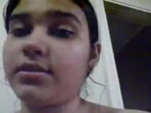 सुंदर मुस्कान के साथ ...