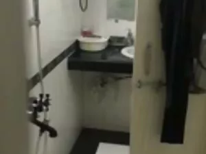 वह अपनी जरूरतों को फ ...