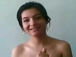 छोटी छाती लिली उंगली ...