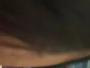 गोरा बेब पेटी में से ...