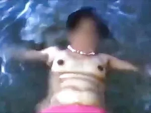 बाथरूम में रात से पह ...